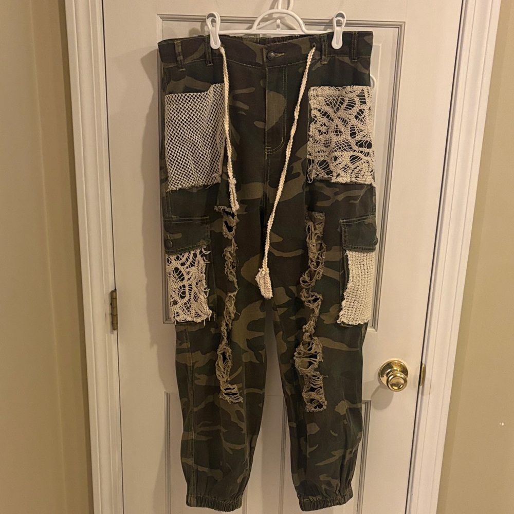 POL Green Camouflage Pants with crochet accents. Size large like new